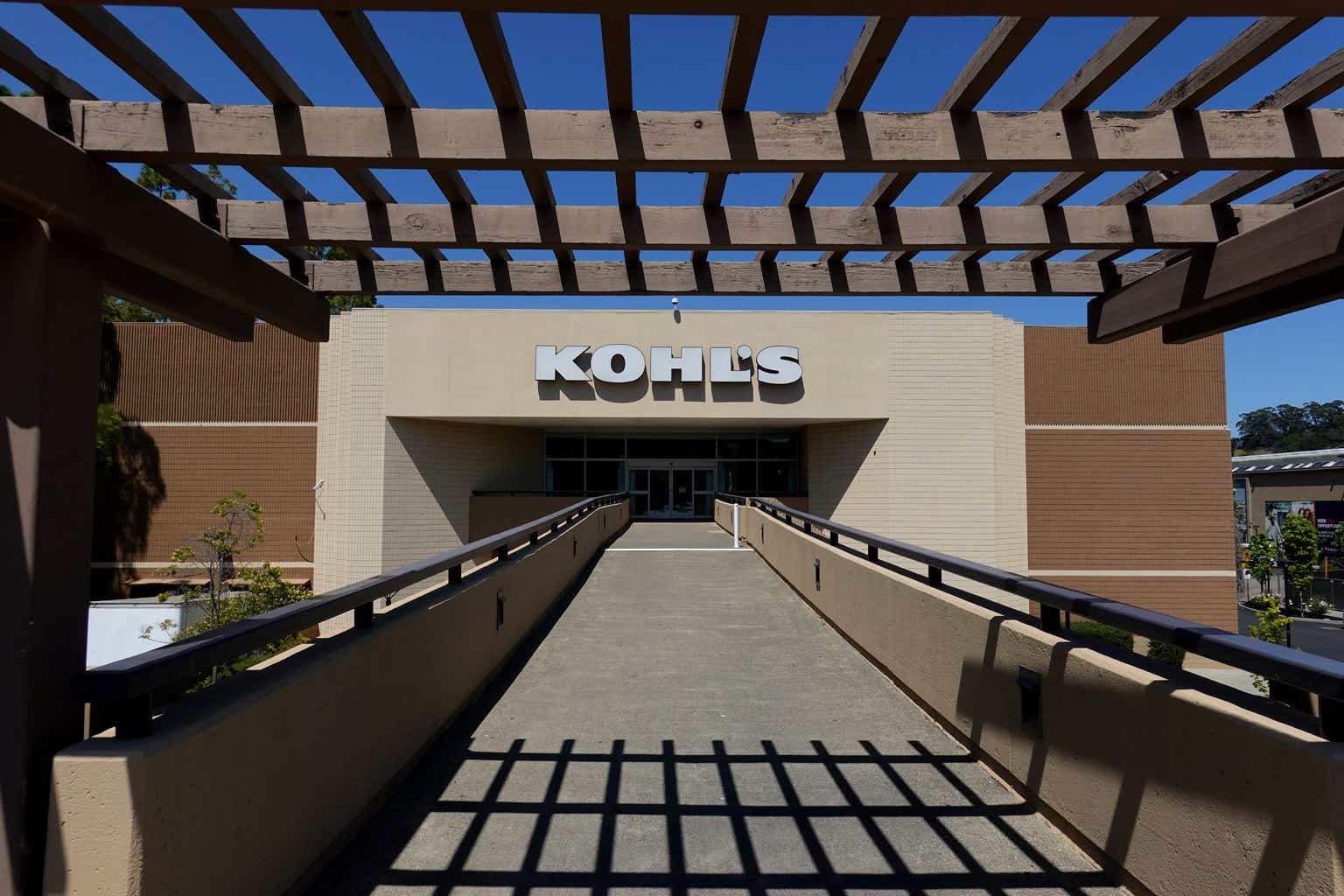 25 photos showing that Kohl's is a mess right now