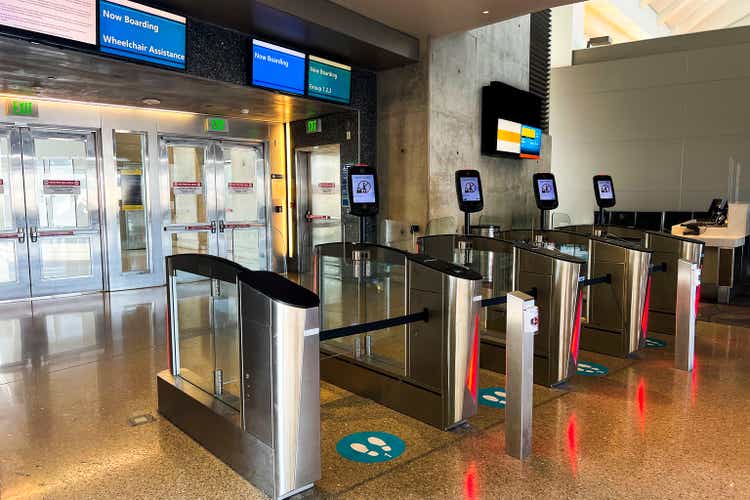 Face recognition at the airport gate