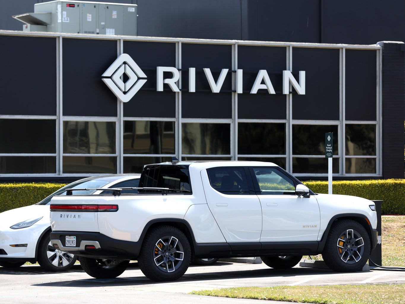 Truck Stuff - B Grade  Rivian Forum - R1T R1S R2 News, Specs, Models, RIVN  Stock 