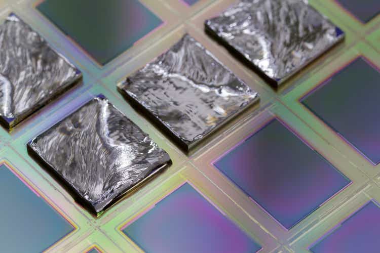 Pieces of polycrystalline silicon integrated on a polysilicon substrate with microchips.Selective focus.