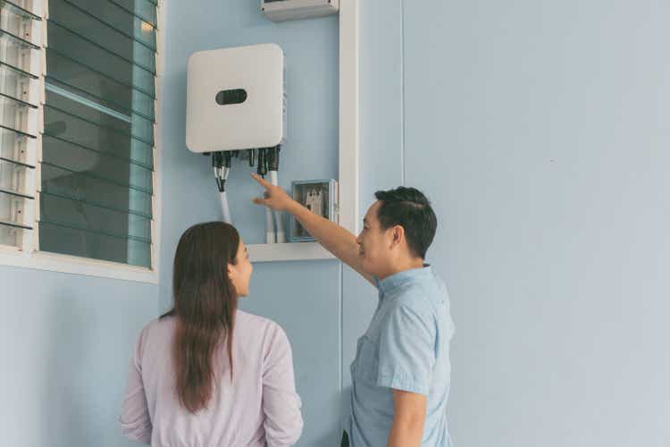 Husband explain to wife about solar cell inverter.