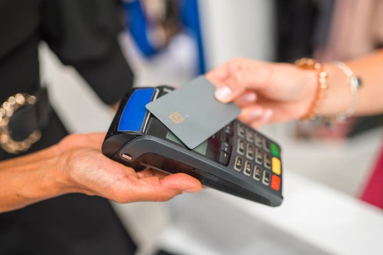 Credit card delinquencies tick up, net chargeoffs fall in June (NYSE