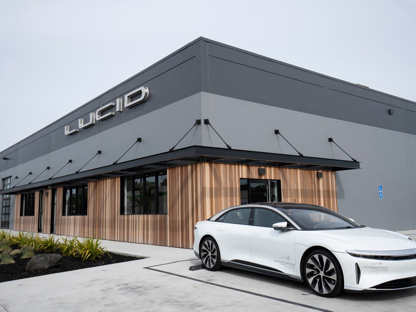Elon Musk Sounds Warning Bell For Lucid Motors - Is It Time to Worry About the Future of EVs?