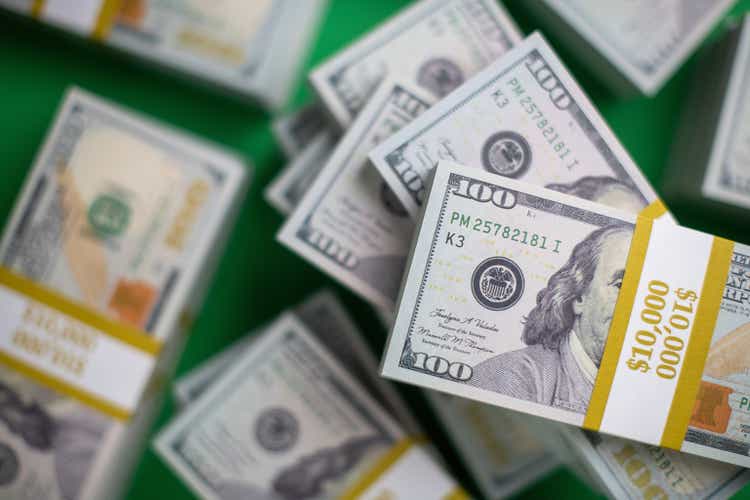 US $100 bill bundles