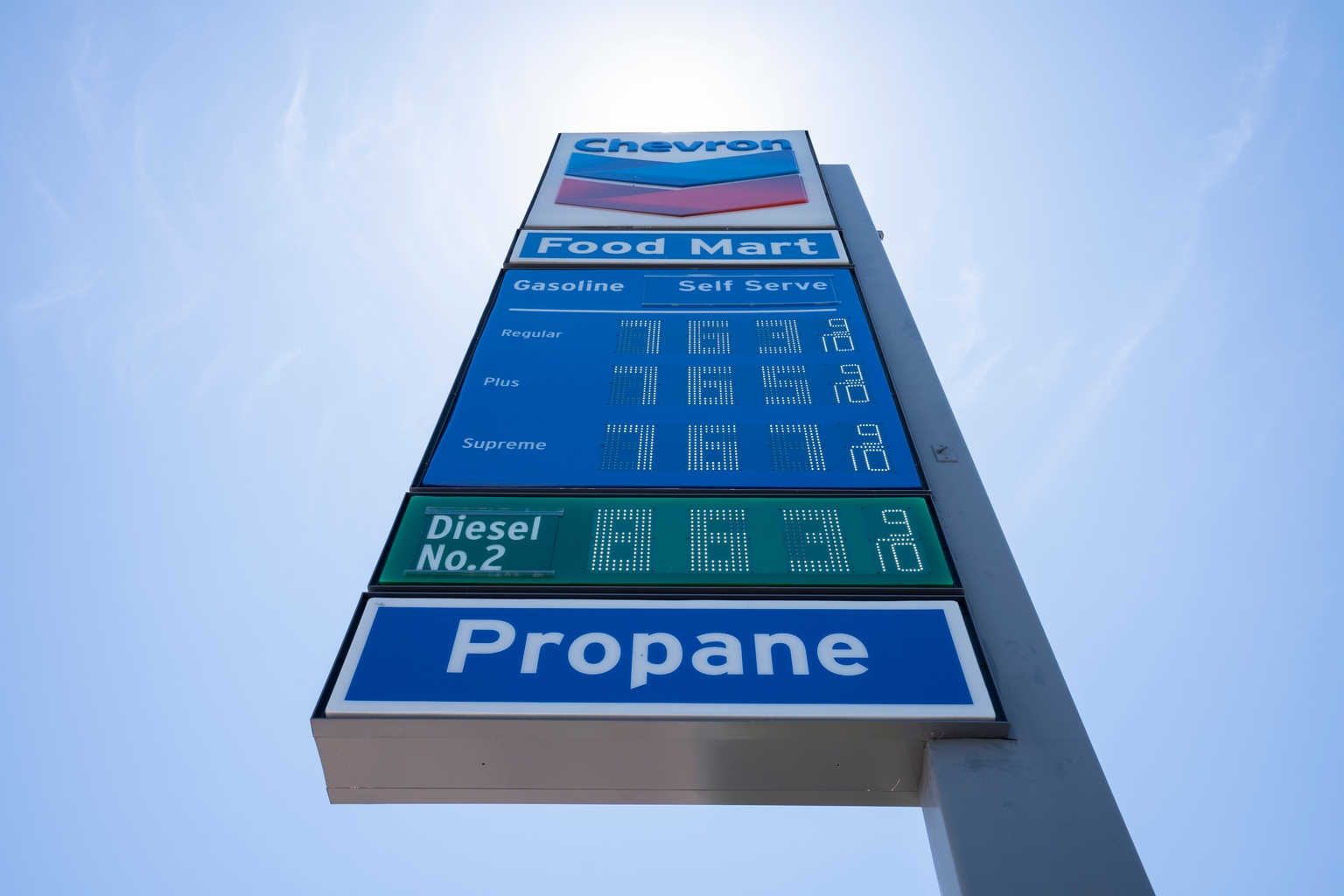 U.S. Gasoline Prices Surge Past $4 Mark Amid Middle East Conflict