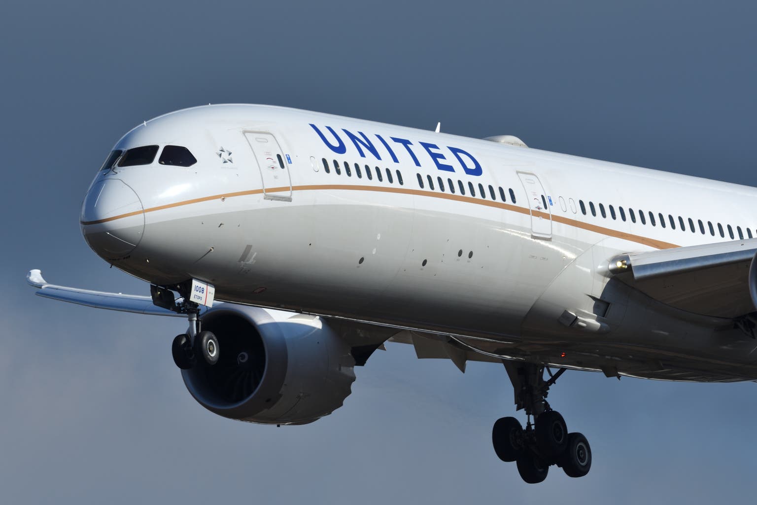 United Airlines Stock CEO Teases Massive Aircraft Order (NASDAQUAL
