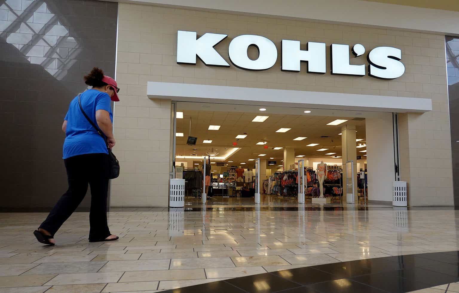 Kohls Free  Returns In-Store – Fixtures Close Up