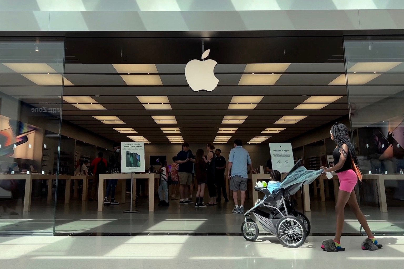Apple Stock: Canary In The Coal Mine For Long-Term S&P Bulls? (NASDAQ:AAPL) - Vimarsana News