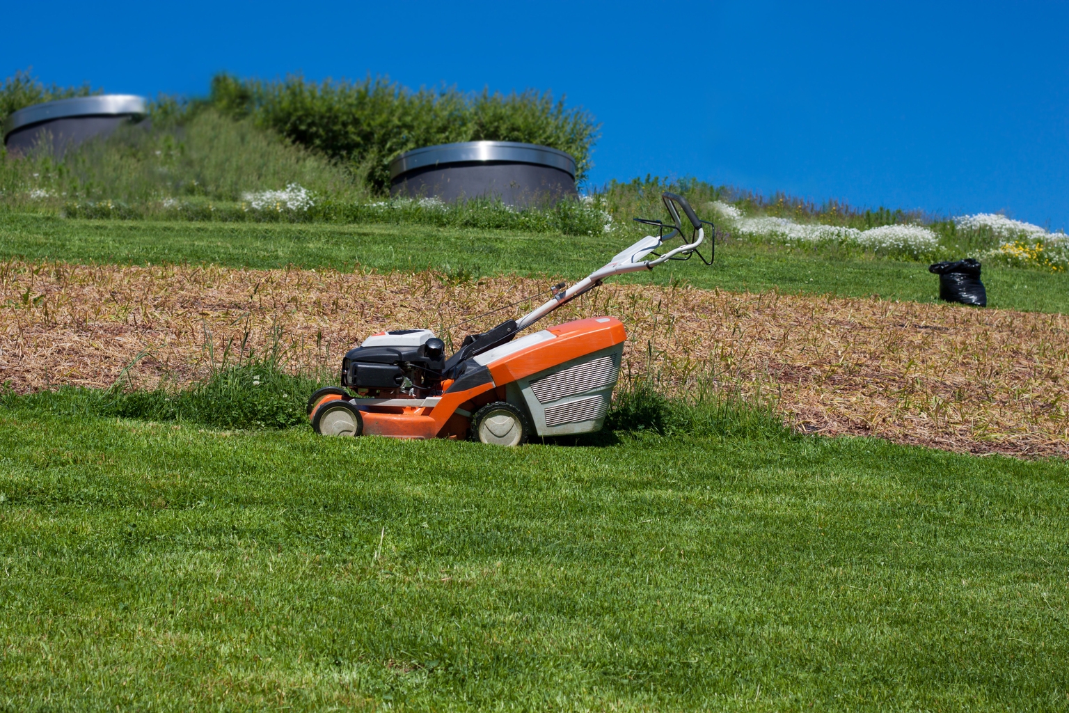 Toro Stock: Pressure From Residential Market; Initiate At Hold (NYSE:TTC)