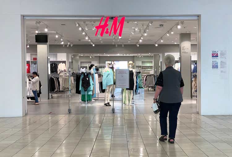 Quarterly Sales For Swedish Retail Giant H&M Jump 17 Percent
