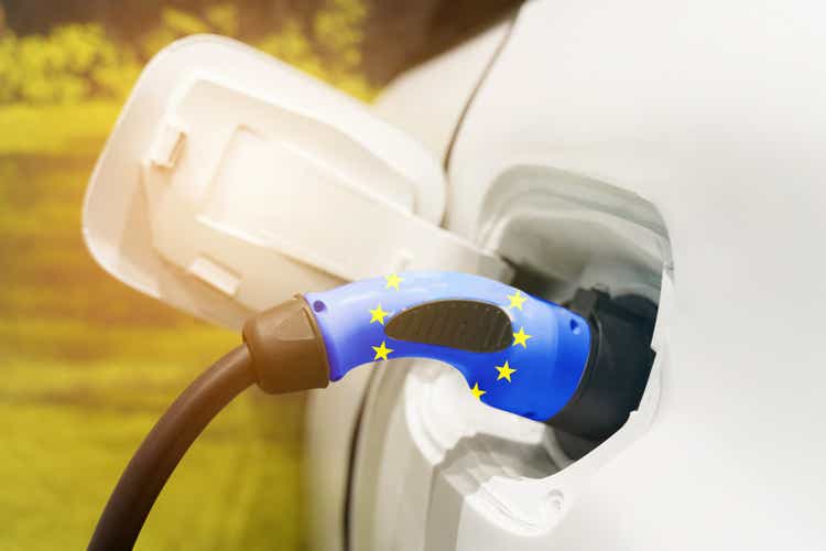 Charging an electric vehicle using an electric cable with an image of the flag of the European Union