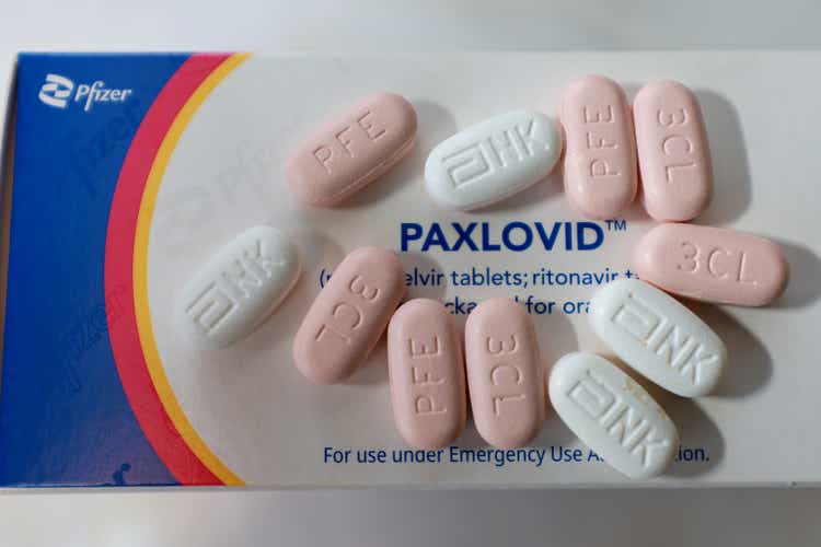 La FDA autorise les pharmaciens à prescrire un traitement contre le COVID-19 Paxlovid