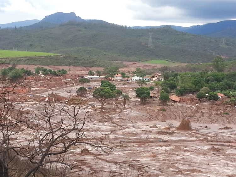 Mining dam failure in Bento Rodrigues, Mariana/MG (Biggest environmental disaster in Brazil)