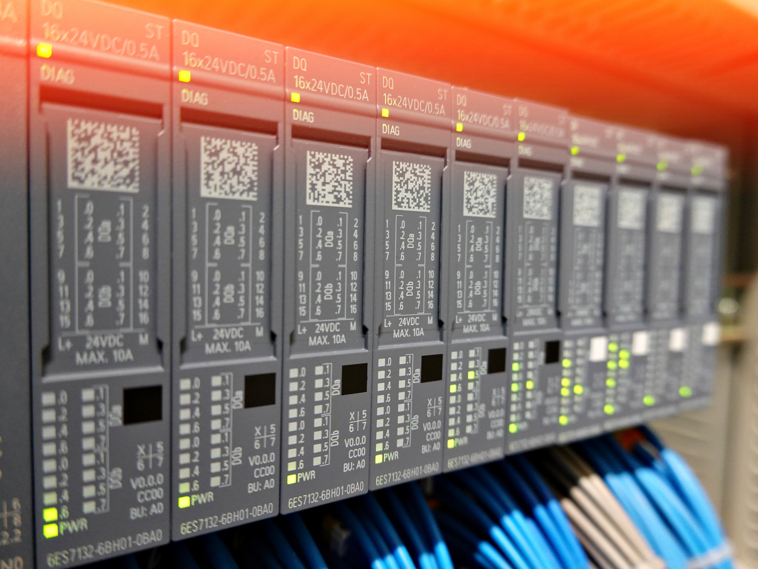 seekingalpha.com - Khaveen Investments - TE Connectivity: Growth Boosted By Data Centers But Fairly Valued (NYSE:TEL)