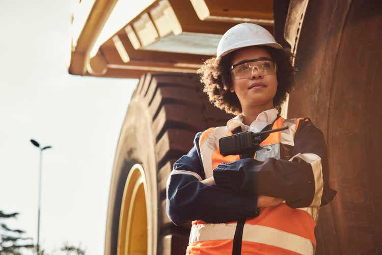 Fière travailleuse africaine des mines