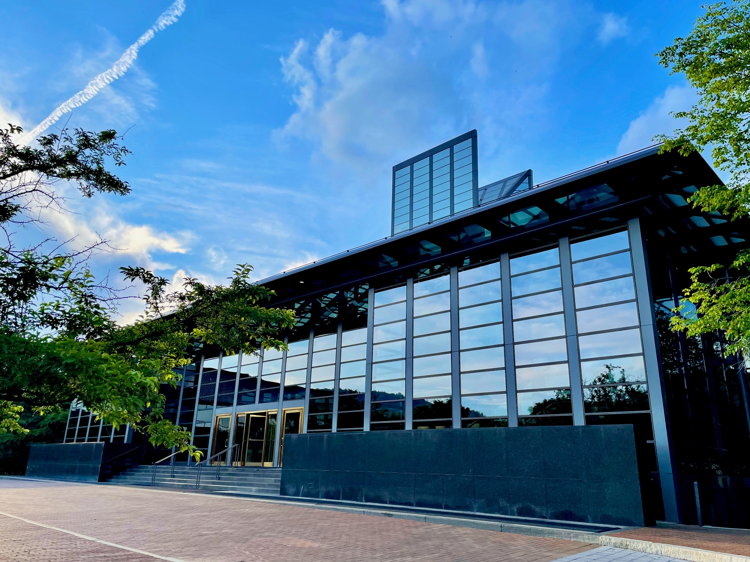 Corning: Executing Well, But The Stock Is Priced Well Ahead Of It (NYSE:GLW)