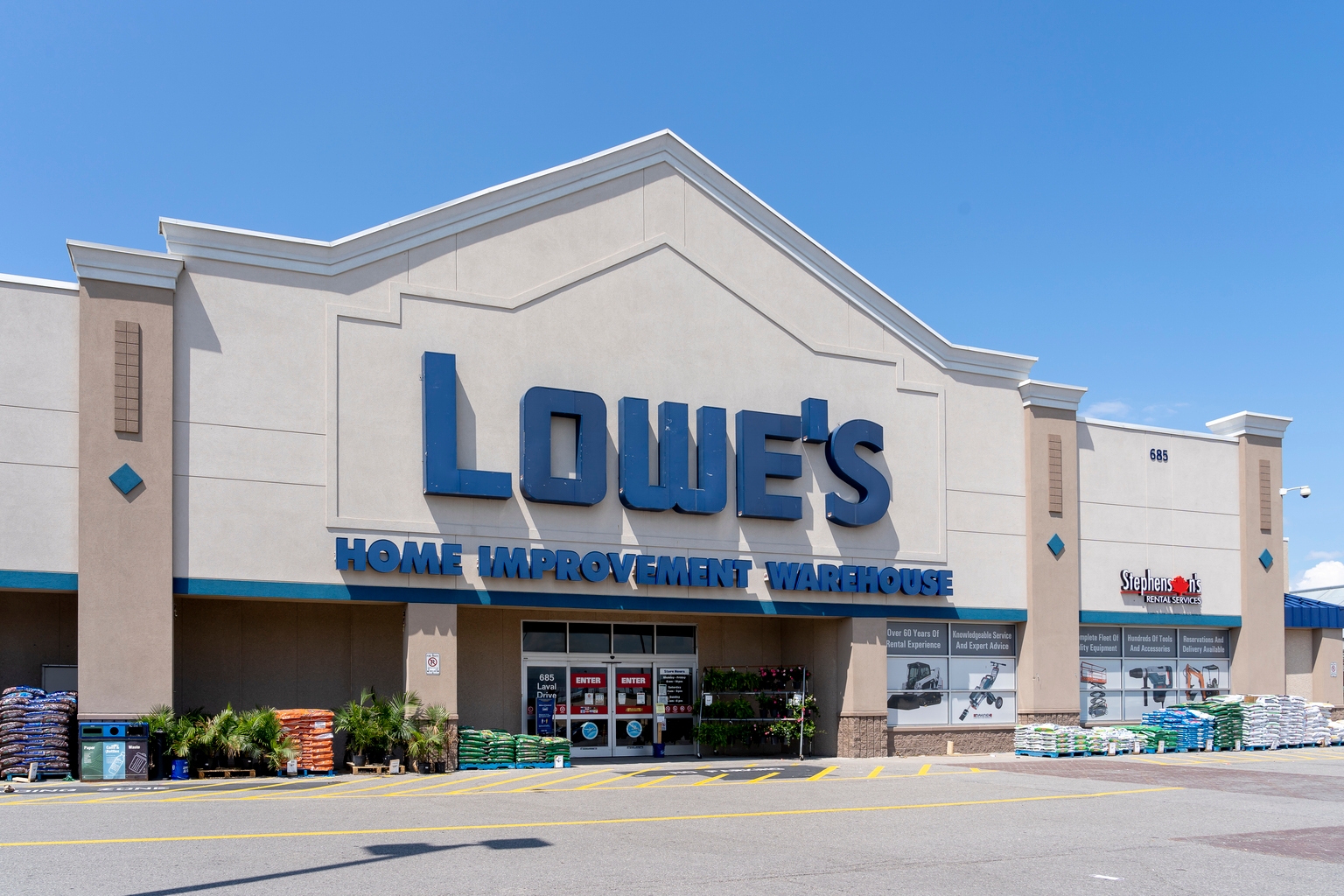 Lowe's Leveraging Strong Brand Awareness And Housing Market Trends For
