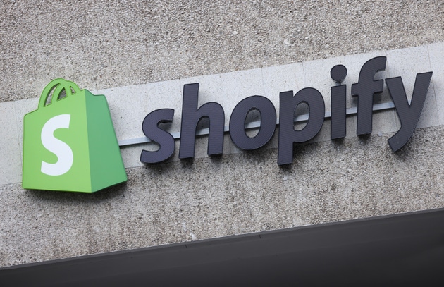 Shopify Soars After AI-Boosted Results, Guides for +30% R...