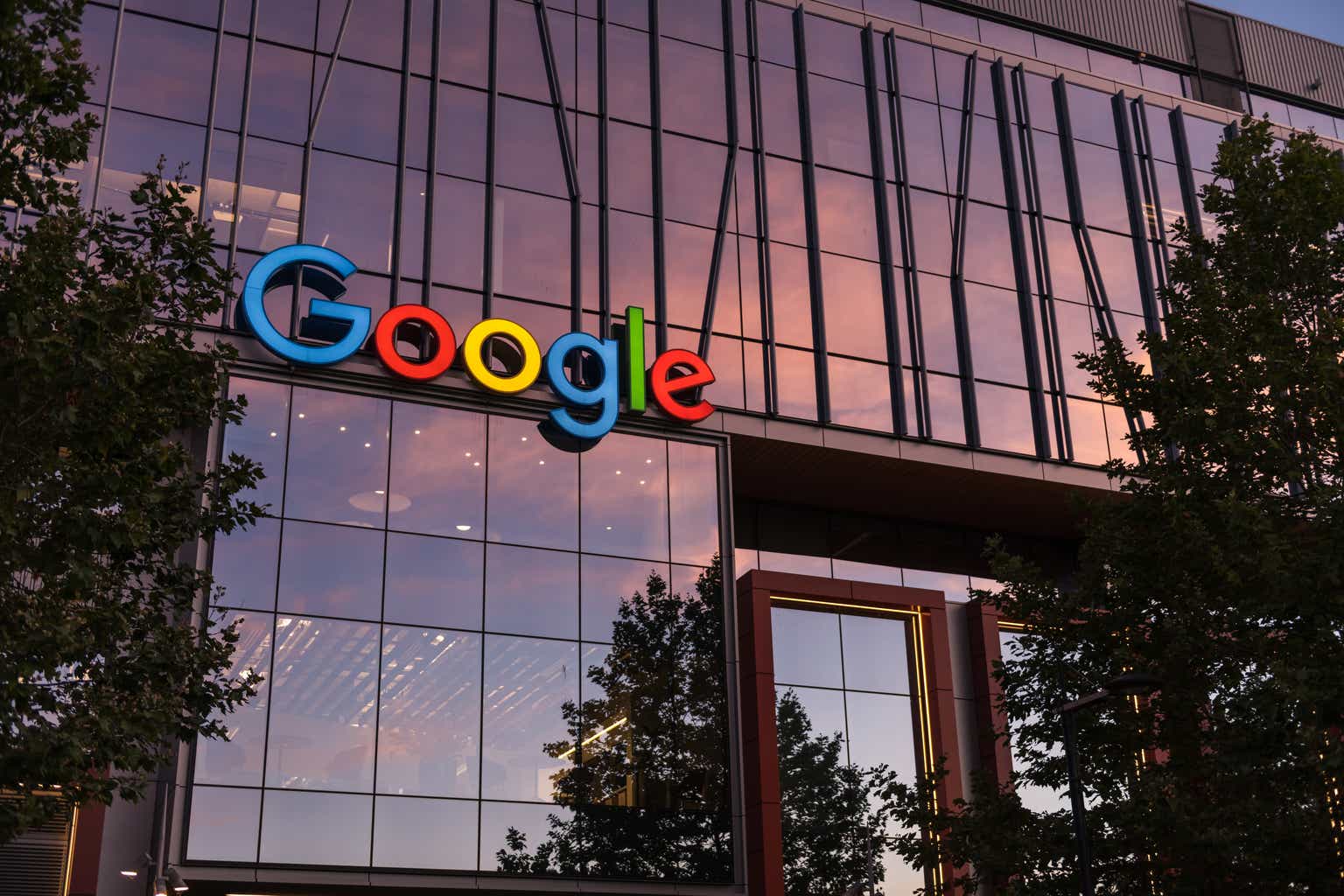 Google Stock Could Be Losing Its Moat (NASDAQ:GOOG)