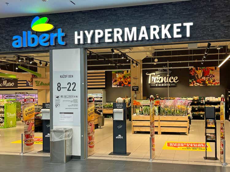 Entrance Albert Hypermarket grocery store