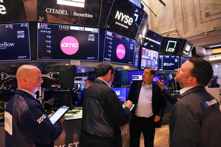 Stocks Fall Monday On Interest Rate Concerns