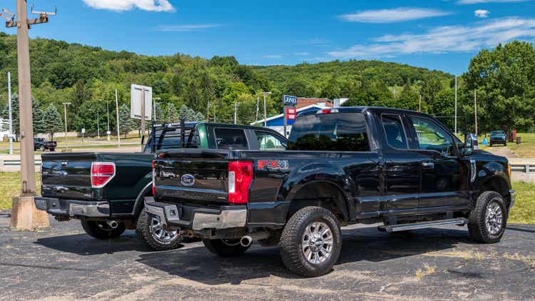 Black Ford F150 trucks for sale at a dealership