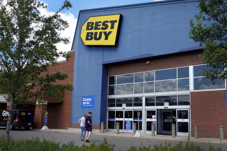 Best Buy"s Quarter Sales Drop Over 10 Percent