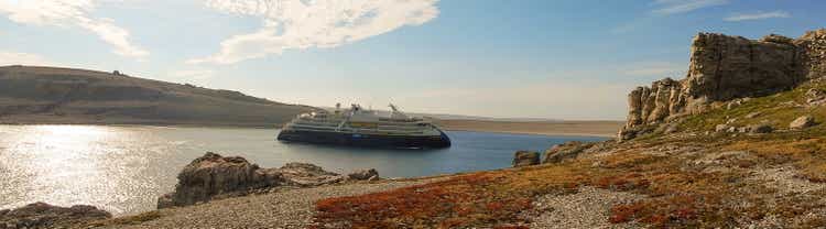 Lindblad NG Endurance in Dolphin and Union Strait