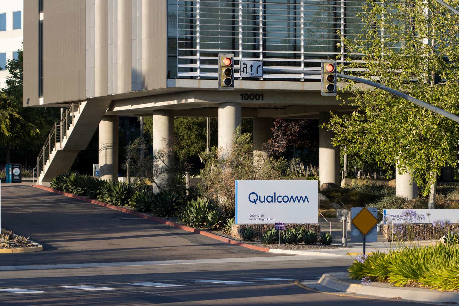 Qualcomm: Buy the Drop (Evaluation Upgrade)