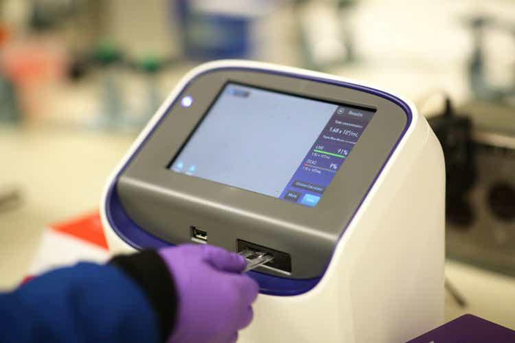 counting cells in a biology lab using an automated cell counter