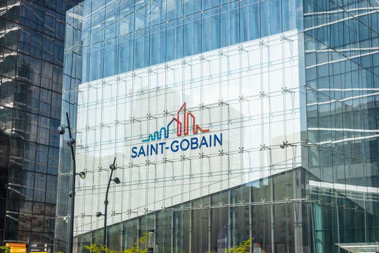 Saint-Gobain name on the front of the headquarters building