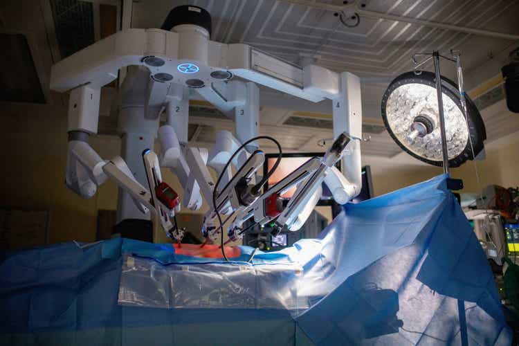 Da Vinci Robot system for of minimally invasive surgery.