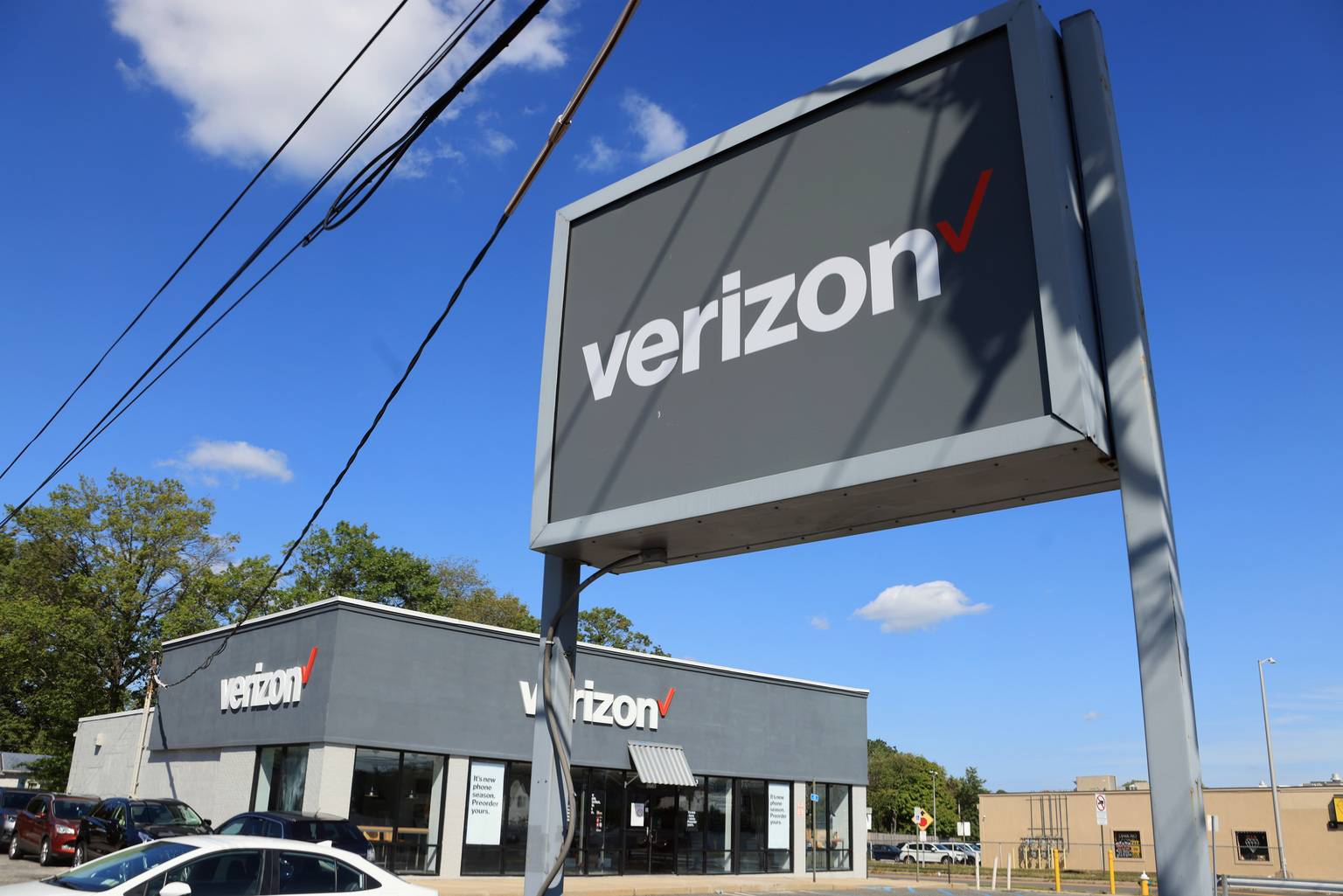 Verizon Hits Best Level In Over A Year As Wireless Growth Aids Telco ...