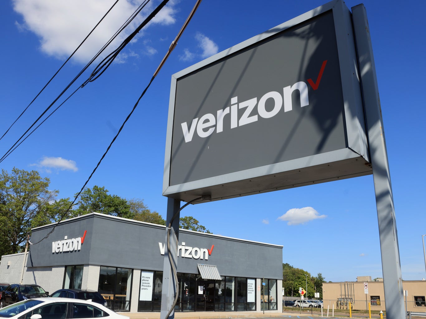 Verizon Stores Near Michigan - Summary of the information provided