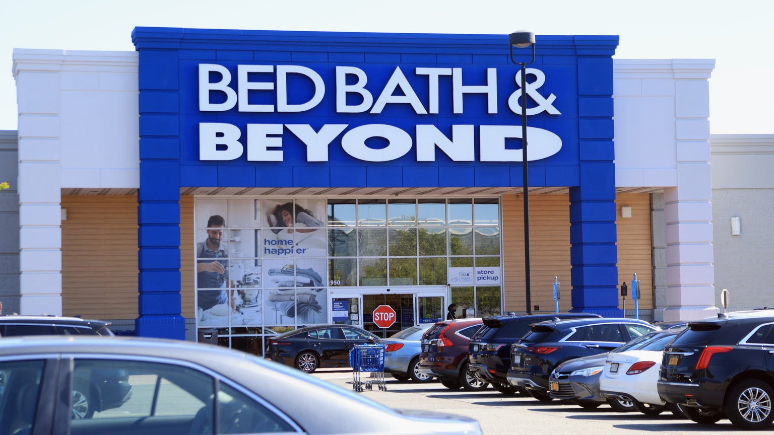 Bed Bath & Beyond's big dilemma: Can it survive?