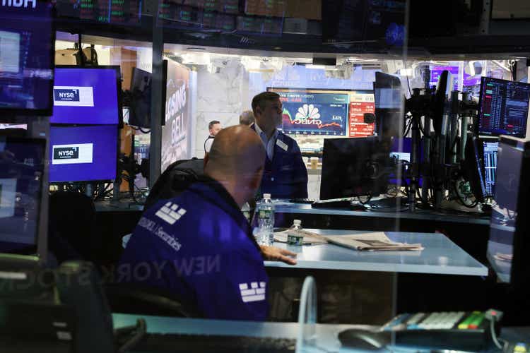 Dow Jones Average Falls To Low For Year