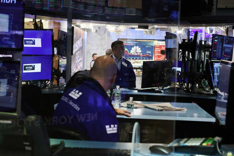 Dow Jones average falls to year's low