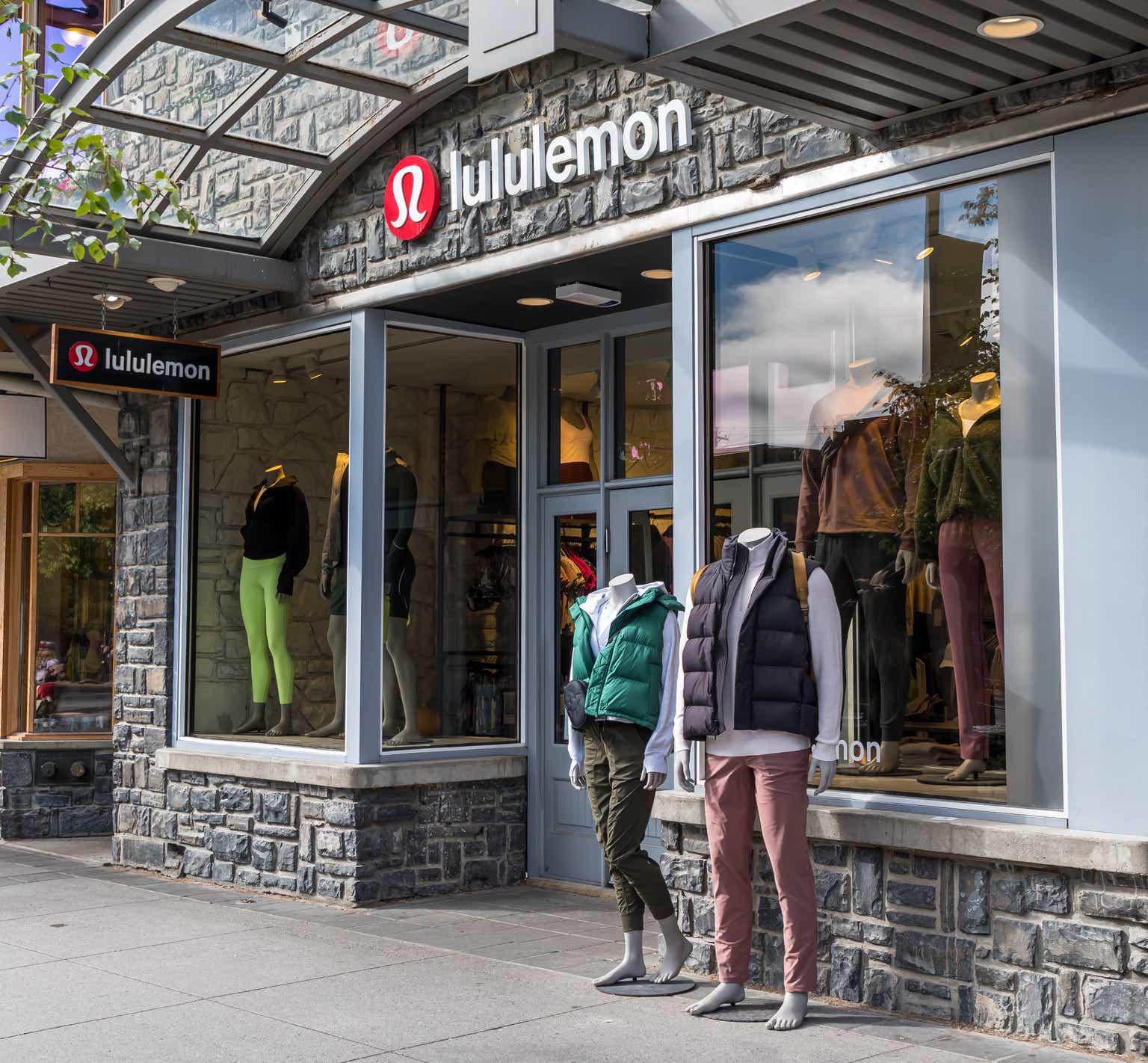 is lululemon really much cheaper in canada?