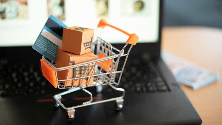 Online-Shopping mit Kreditauto oder Bargeld