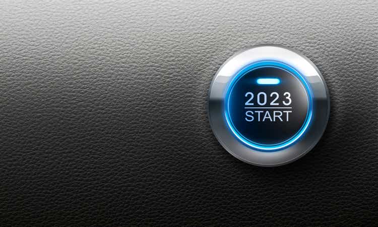 Blue start button - year 2023