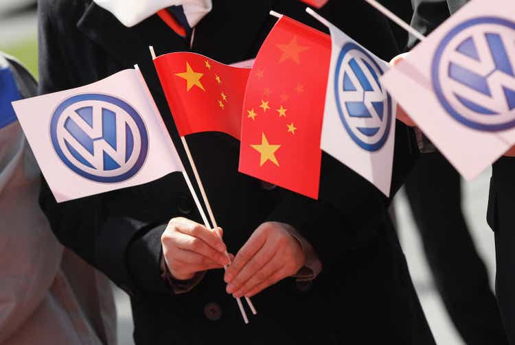 Wen Jiabao Visits Volkswagen Factory