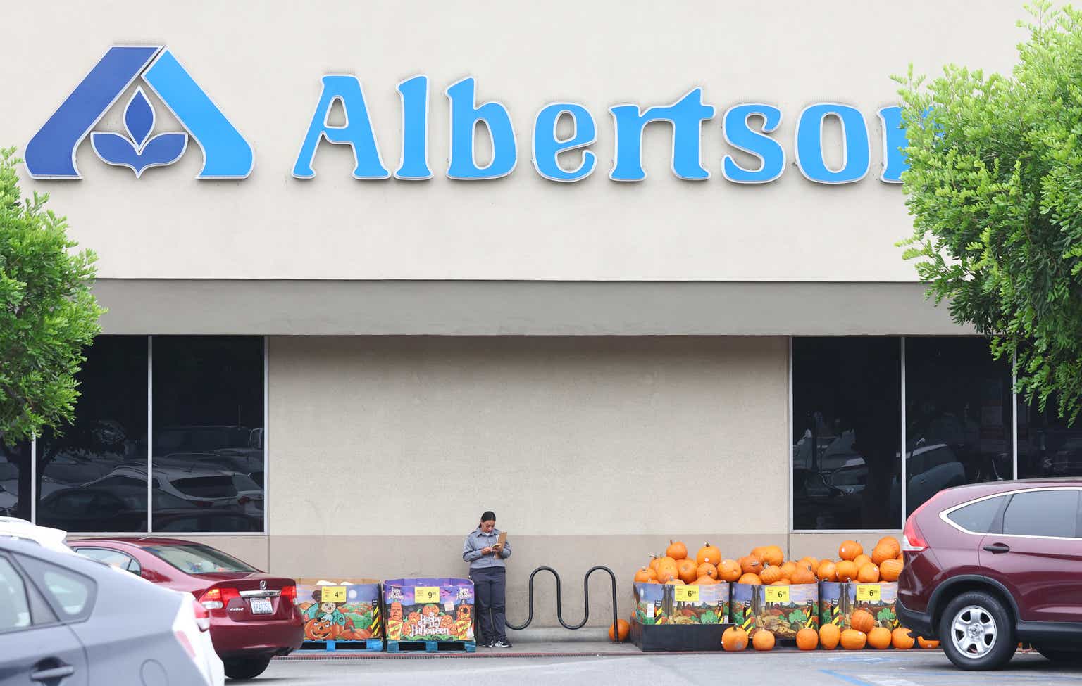 The Albertsons/Kroger Merger Is In Jeopardy (NYSE:ACI)