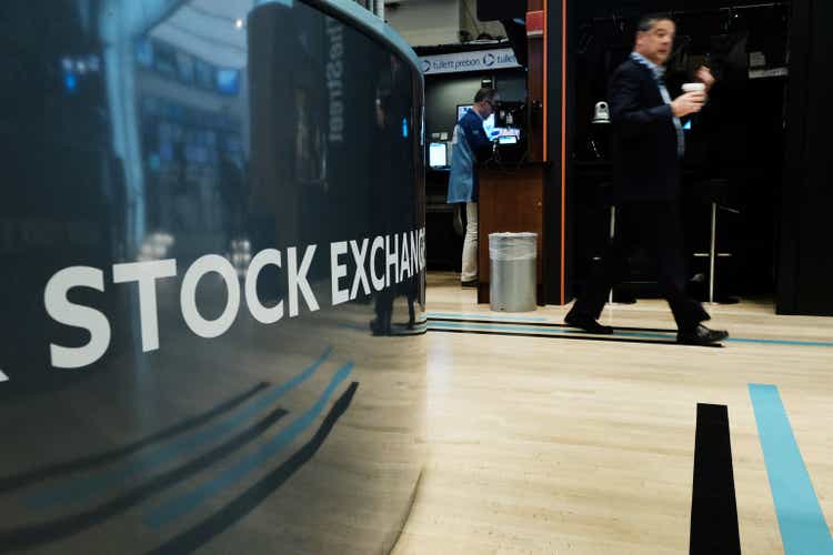 Stocks Fall On Earning Reports From Banks
