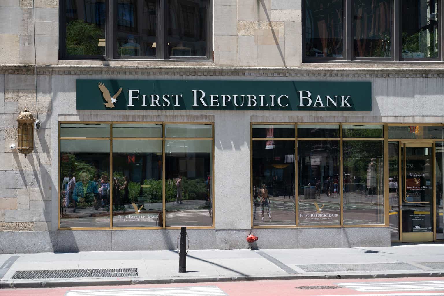 Why did the First Republic Bank share price crash – what is the outlook?  (NYSE: FRC)