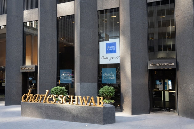 Charles Schwab 2분기 실적 예상치 상회했으나 비용 증가로 실망 대표 이미지
