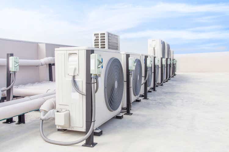 management of thesis Air conditioning (HVAC) installed on the roof of industrial buildings.
