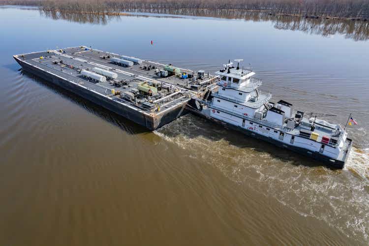 Tugboat and fuel barges on the Mississippi River