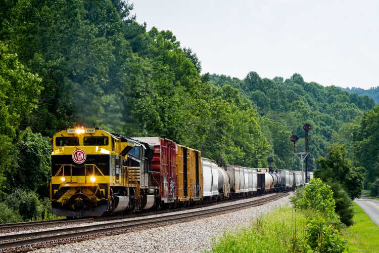 Virginian Heritage unit from Norfolk Southern leads M6M through Vesuvius Virginia