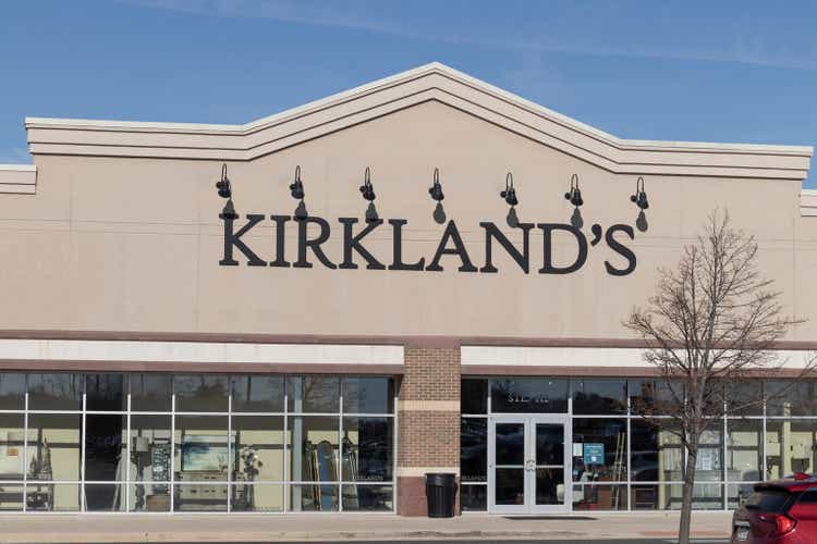 Kirkland"s strip mall location. Kirkland"s sells home decor accessories.