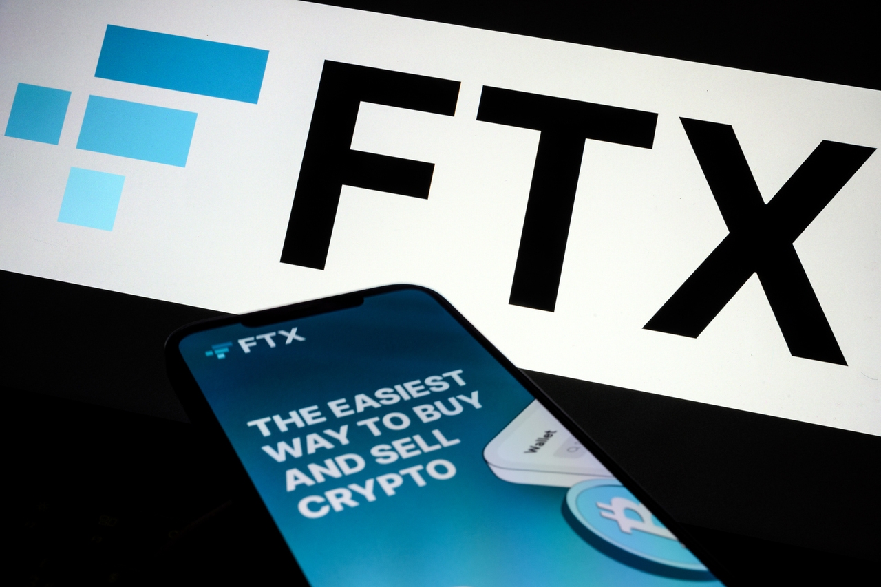 FTX in talks with three suitors to buy collapsed crypto exchange - report |  Seeking Alpha